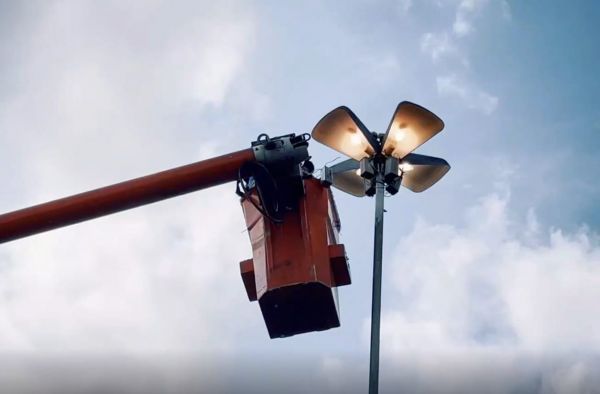 Prefeitura realiza revitalização da Iluminação da Praça 13 de Fevereiro