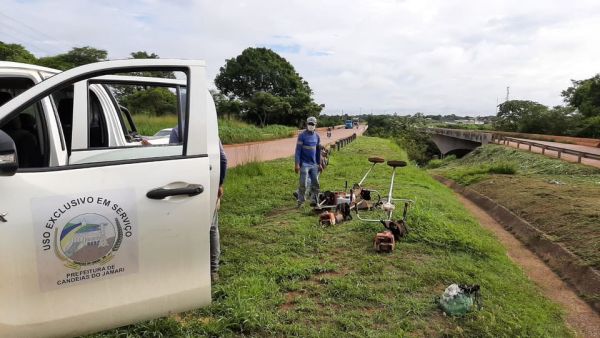 SEMUSP realiza limpeza na entrada da cidade