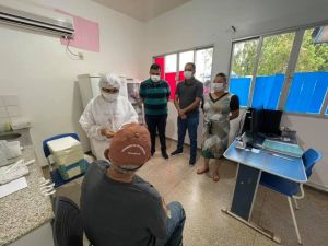 53 Idosos são vacinados no sábado (27)