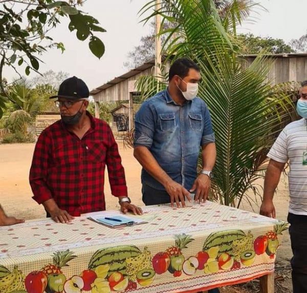 Secretário da SEMDUR e vice-prefeito participam de reunião na comunidade Rancho Alegre