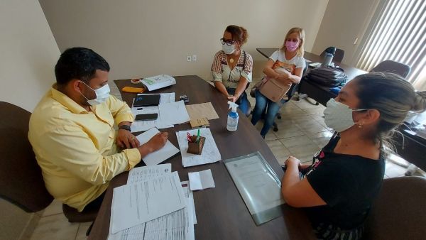 Prefeito recebe visita de dirigentes da Pestalozzi