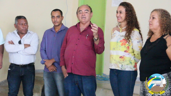 Prefeito da posse a nova Secretaria de Educação de Candeias do Jamari