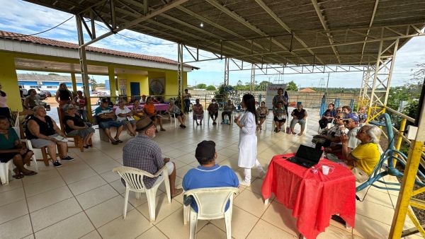 Idosos do CCI participam de palestra sobre saúde