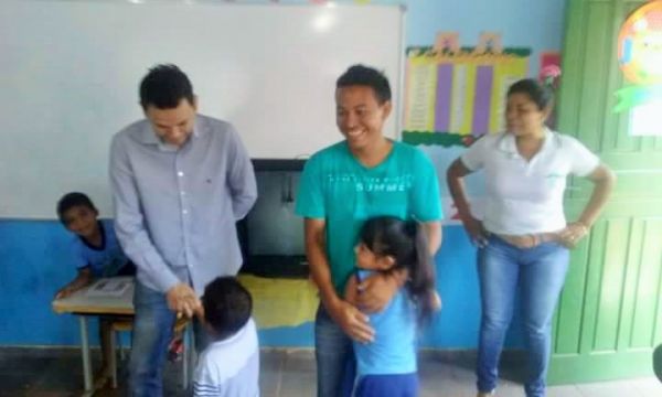 Prefeito visita Escola Flor do Palheiral e ouve reivindicações