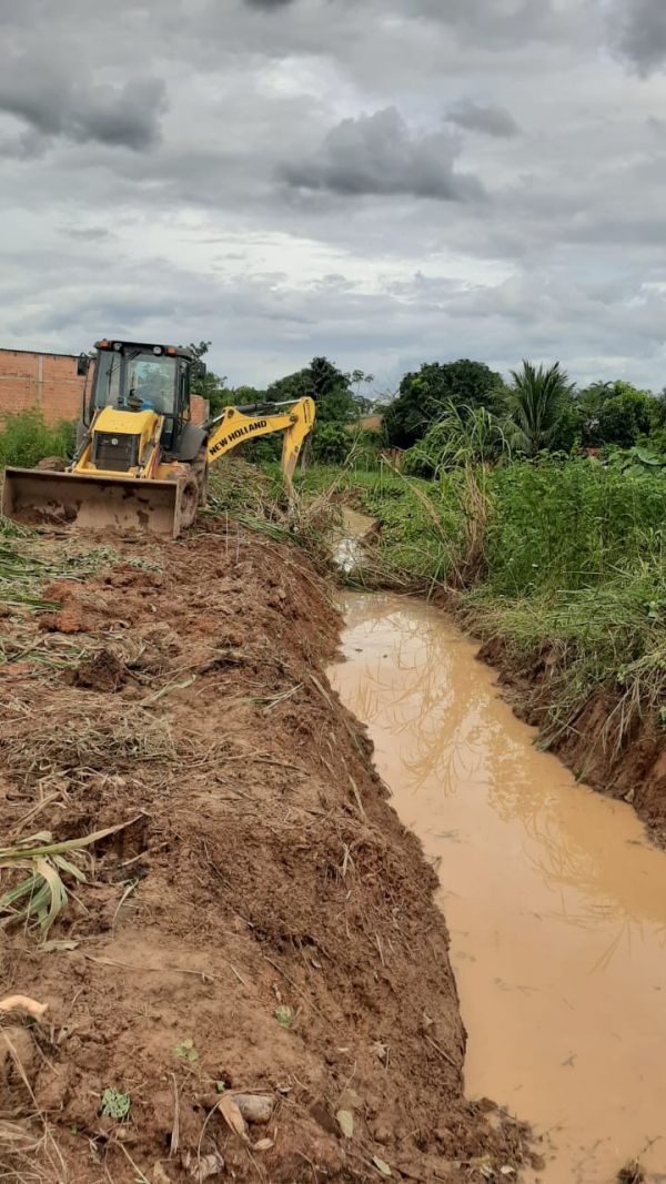 Prefeitura intensifica limpeza e desobstrução de esgoto