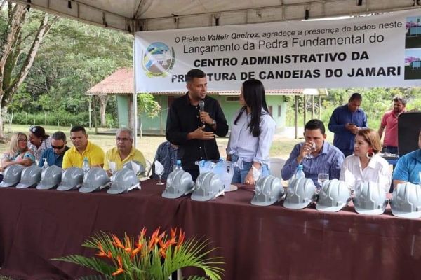 Prefeito faz lançamento da Pedra Fundamental do Centro Administrativo