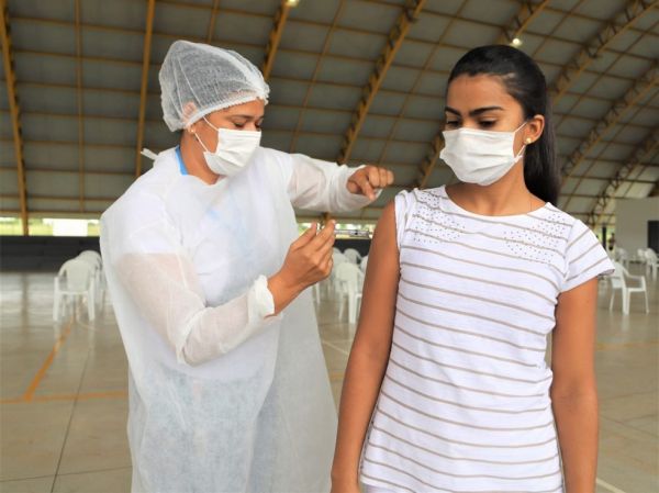 VACINAÇÃO: Semusa estende terceira dose ao público acima dos 18 anos