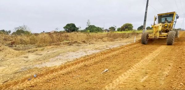 ASFALTO: Pavimentação inicia na Avenida Costa e Silva
