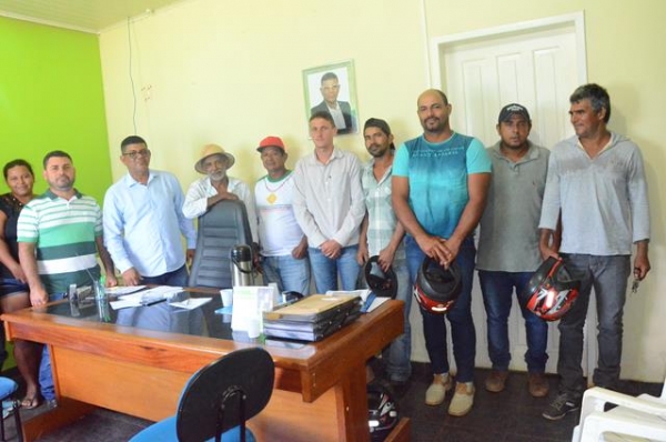 Moradores do Rancho Alegre reivindicam apoio da Prefeitura