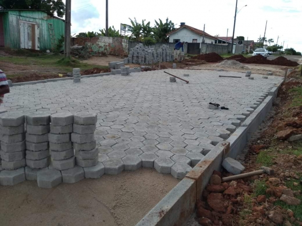 Mão de obra de apenados pode ajudar na fabricação de manilhas e bloquetes em Candeias do Jamari