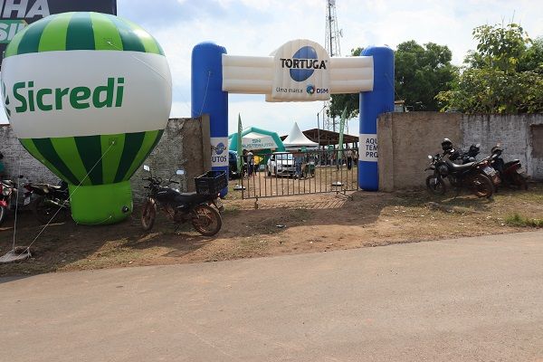 Valteir Queiroz prestigia 1ª Vitrine Agro do Sicredi em Candeias do Jamari