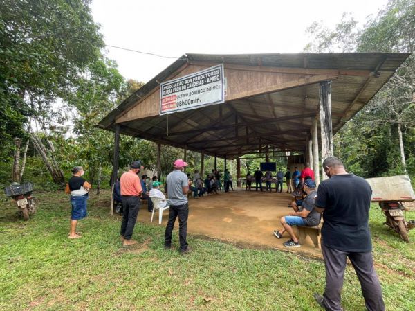Prefeito participa de reunião com produtores do Assentamento Flor do Candeias