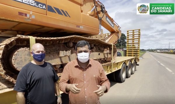 Triunfo: Prefeitura envia máquina para desobstruir ruas alagadas