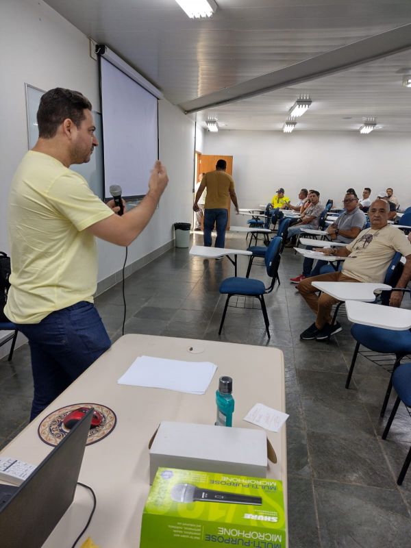 Condutores de ambulância do município participam de palestra sobre Educação no Trânsito