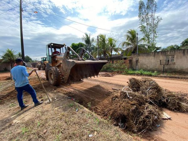 SEMINF intensifica trabalho dia e noite por toda a cidade