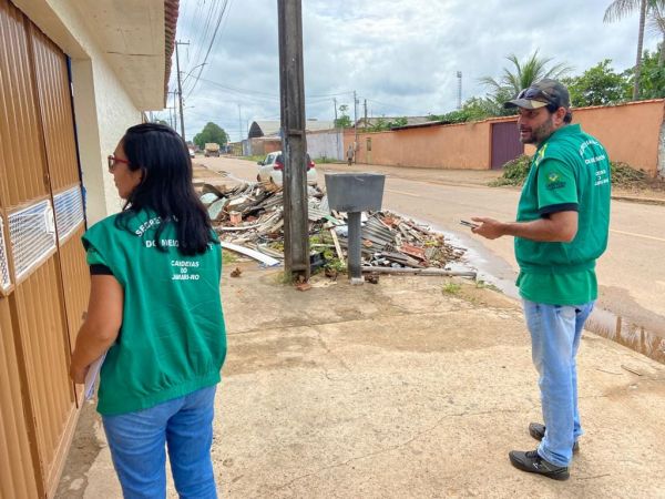 Prefeitura notifica moradores por descarte irregular de entulhos em calçadas