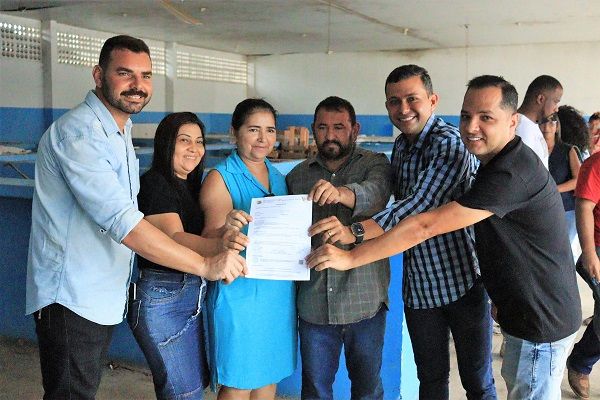 Prefeito assina ordem de serviço para reforma do Feirão do Produtor Rural