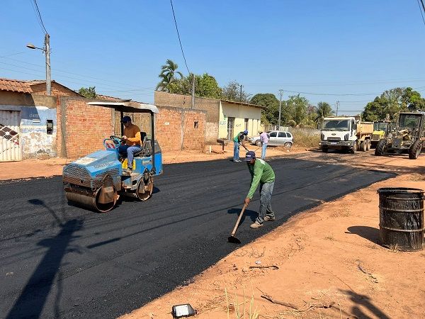 Operação tapa-buracos recomeça em Candeias do Jamari