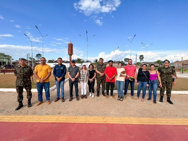 Equipes técnicas no momento da vistoria na praça municipal Tertuliano Queiroz