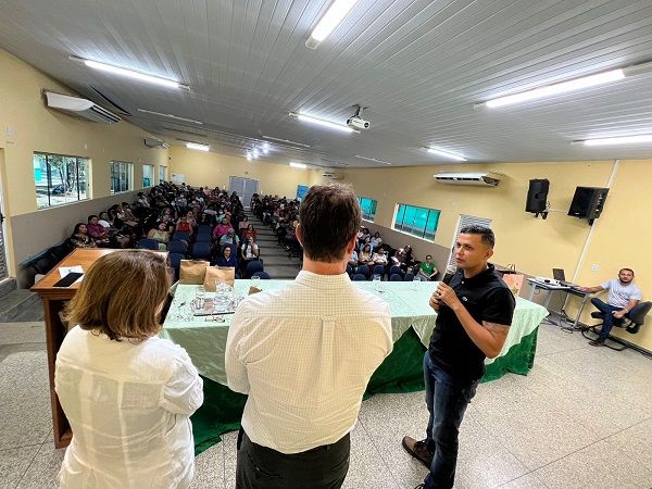 Prefeito Valteir Queiroz parabenizou a organização do evento pedagógico