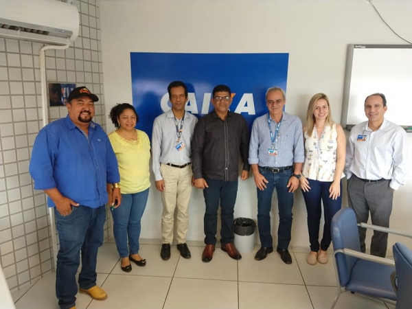 Prefeito se reúne com Caixa Econômica para discutir obras de Candeias