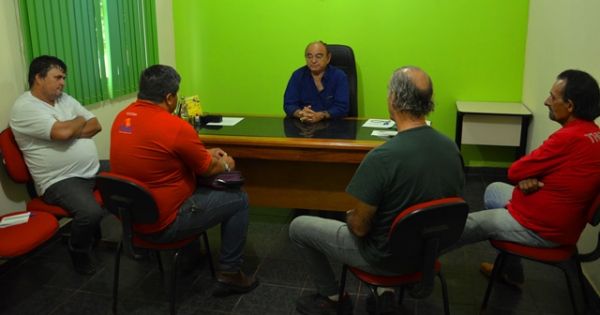 Prefeito recebe representantes da Associação Casa Família Rosetta