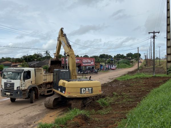 SEMOB realiza ação de limpeza na rua da Beira