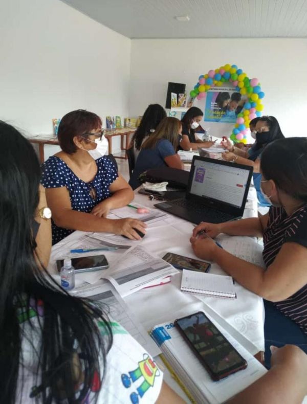 SEMED reúne professores para escolha do livro didático da Educação Infantil para 2022