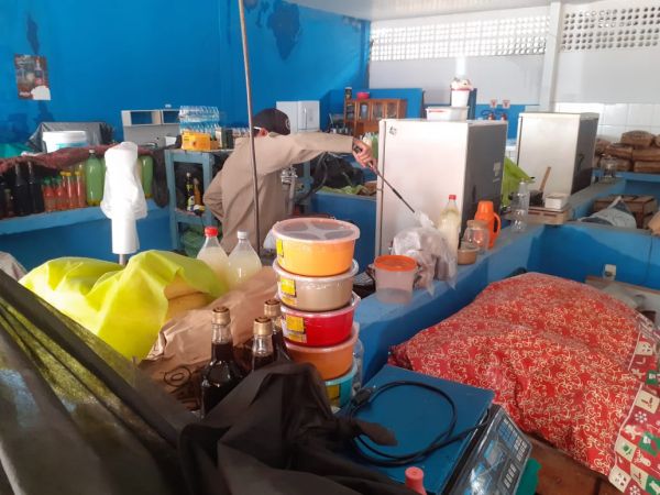 Secretaria Municipal de Agricultura realiza pulverização no feirão do produtor rural