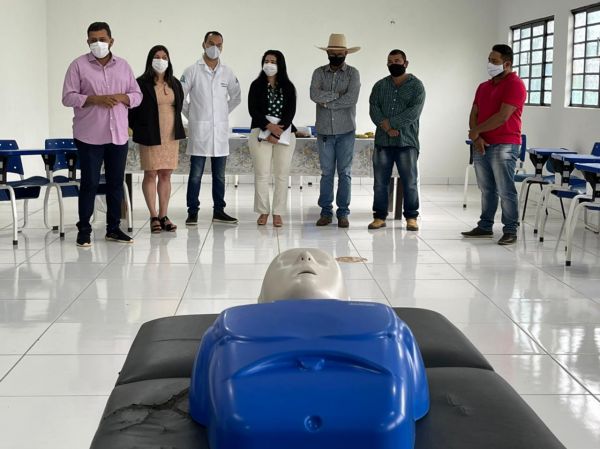 Prefeito participa de abertura de curso com profissionais da saúde